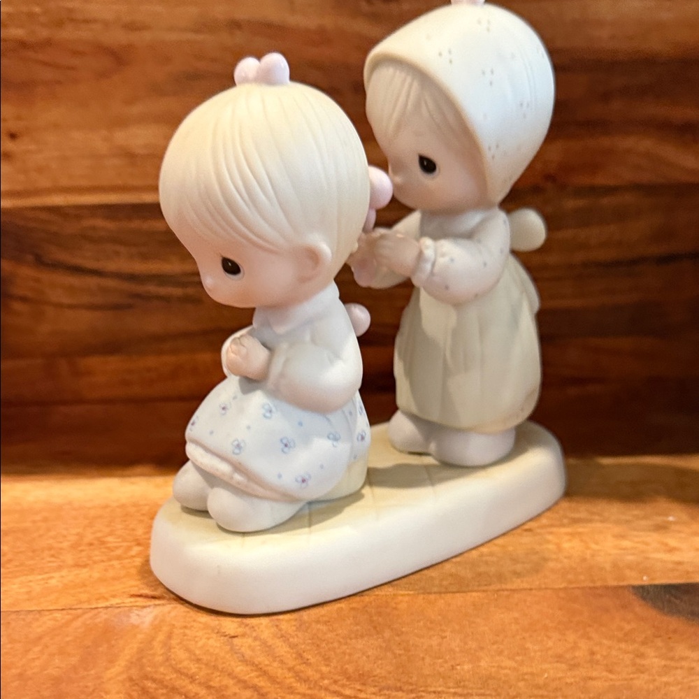 Precious Moments “To A Very Special Sister” E2825